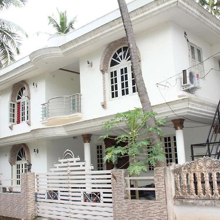 Hotel Jj'S White House Thrissur Esterno foto