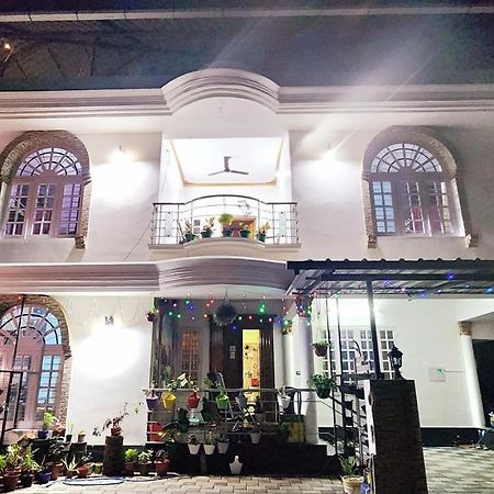 Hotel Jj'S White House Thrissur Esterno foto