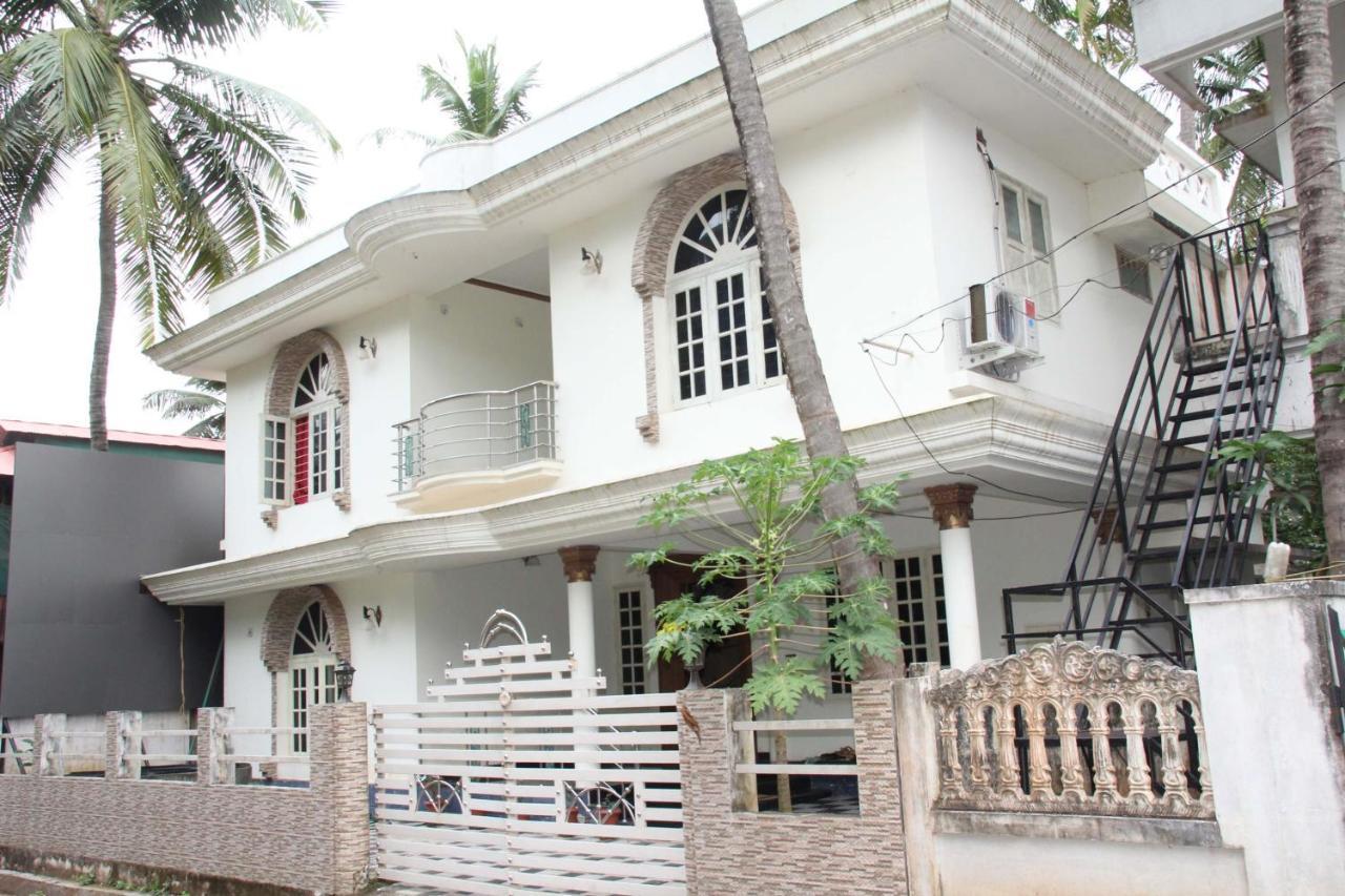 Hotel Jj'S White House Thrissur Esterno foto