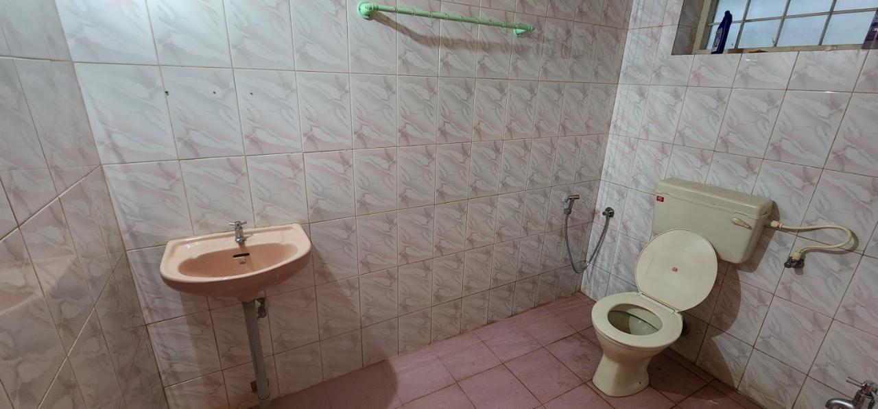 Hotel Jj'S White House Thrissur Esterno foto