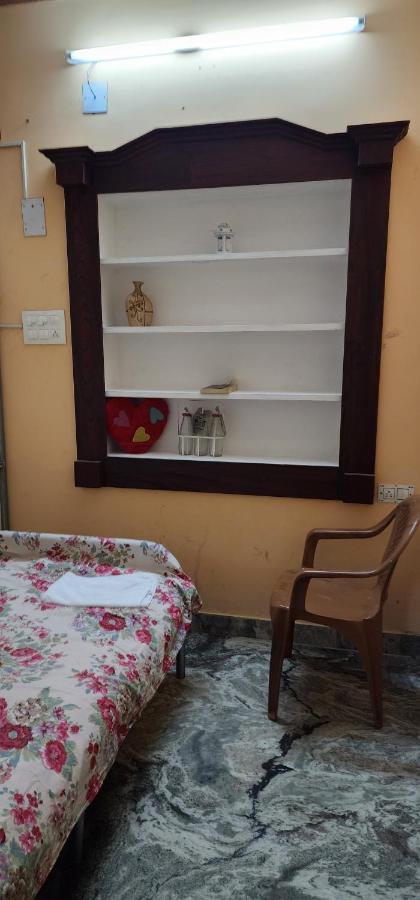 Hotel Jj'S White House Thrissur Esterno foto
