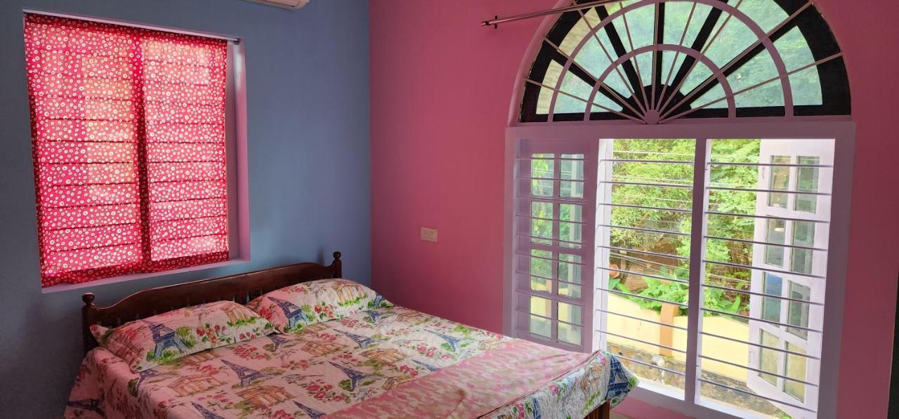 Hotel Jj'S White House Thrissur Esterno foto