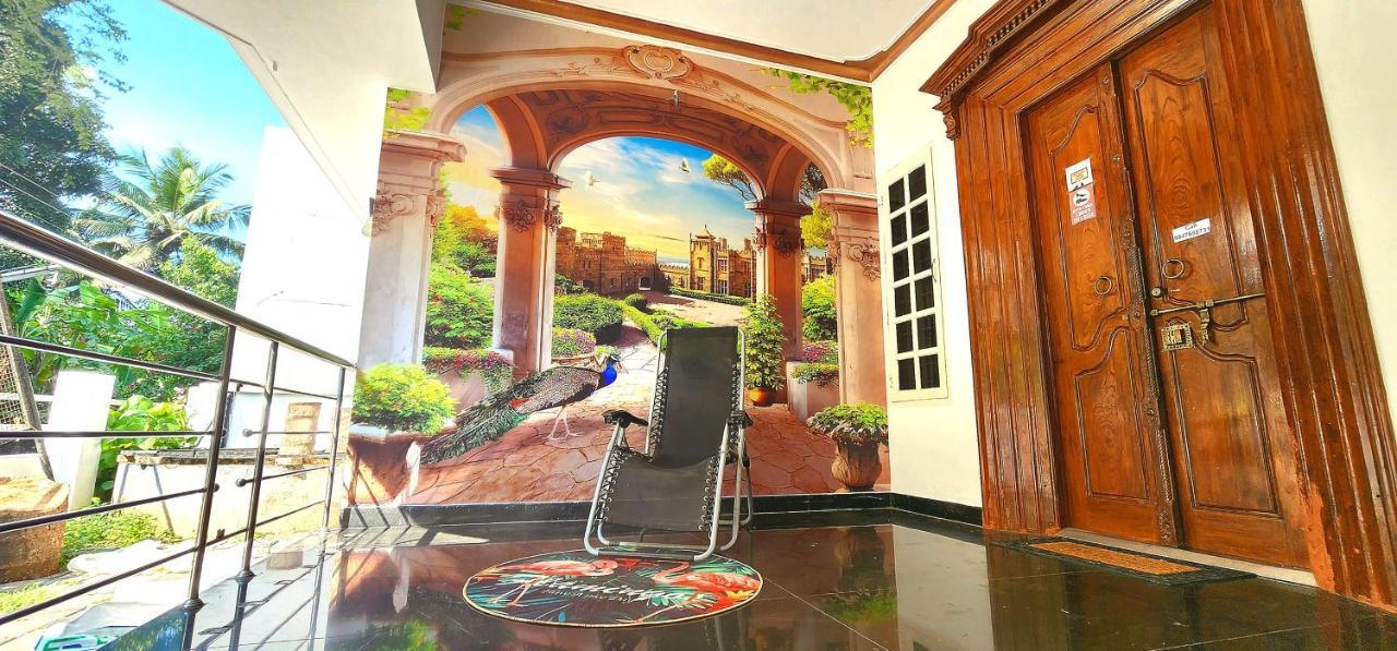 Hotel Jj'S White House Thrissur Esterno foto