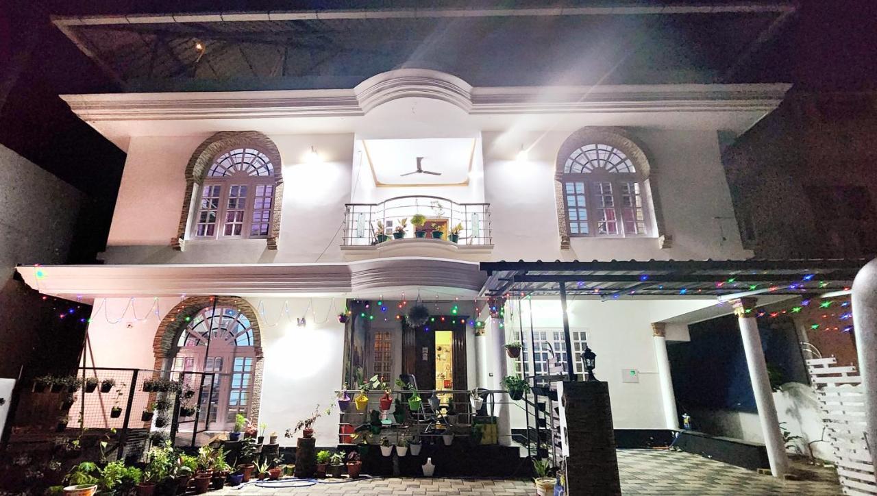 Hotel Jj'S White House Thrissur Esterno foto